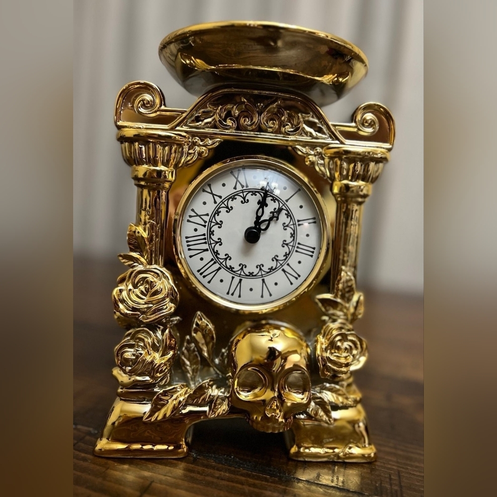 NIB Bath & Body Works Skull And Roses Clock Candle Holder